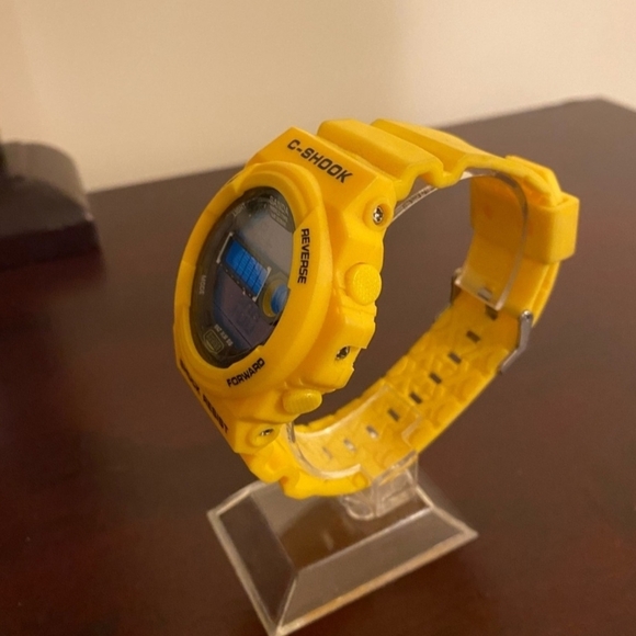 Brand new Yellow Unisex digital C shook watch for men or ladies - Picture 4 of 5